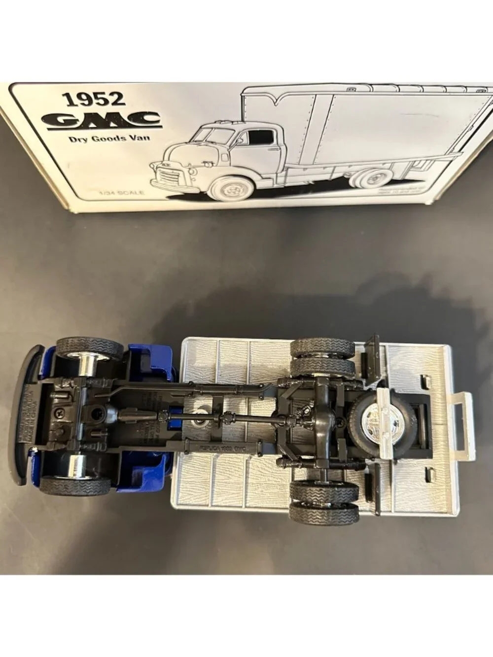 1952 GMC Die Cast 1:34 Wayne Dry Goods Van